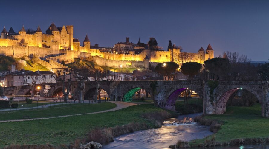 Découvrez les Trésors de Carcassonne : le Château et le Pont Neuf depuis L’Annexe